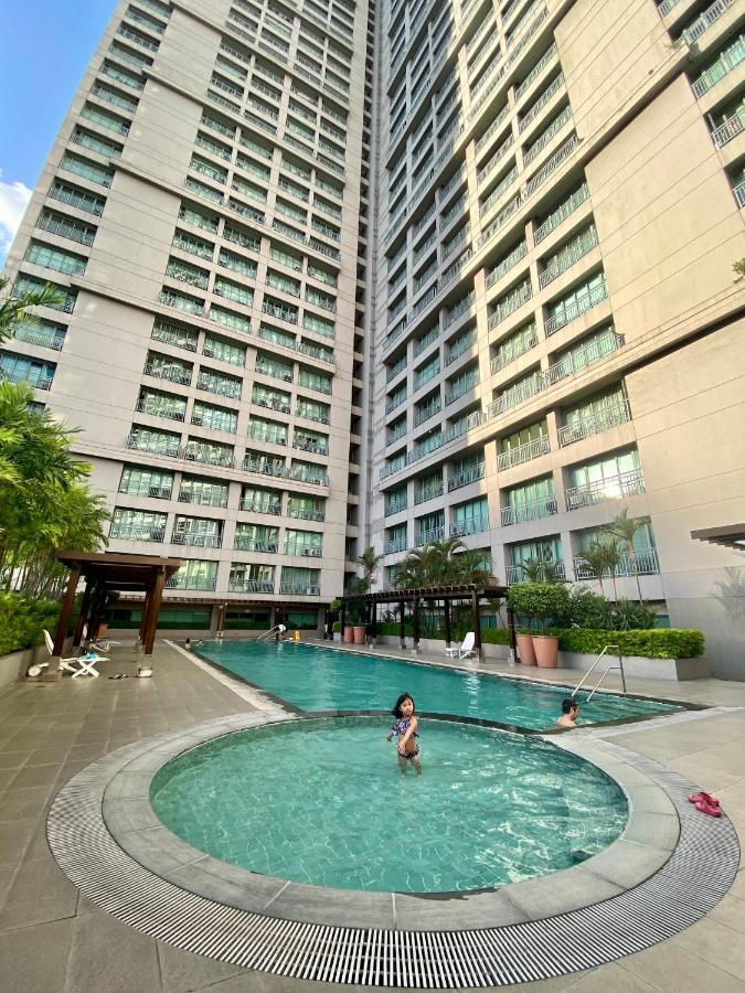Ortigas 2 Bedroom Corner Unit With 2 Queen Across Shangrila Manila Ngoại thất bức ảnh