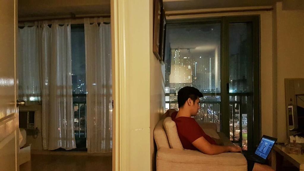 Ortigas 2 Bedroom Corner Unit With 2 Queen Across Shangrila Manila Ngoại thất bức ảnh